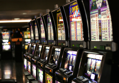 Grâce à tout le fric ainsi empoché, il est clair qu'on va aller jouer tout ça au casino !